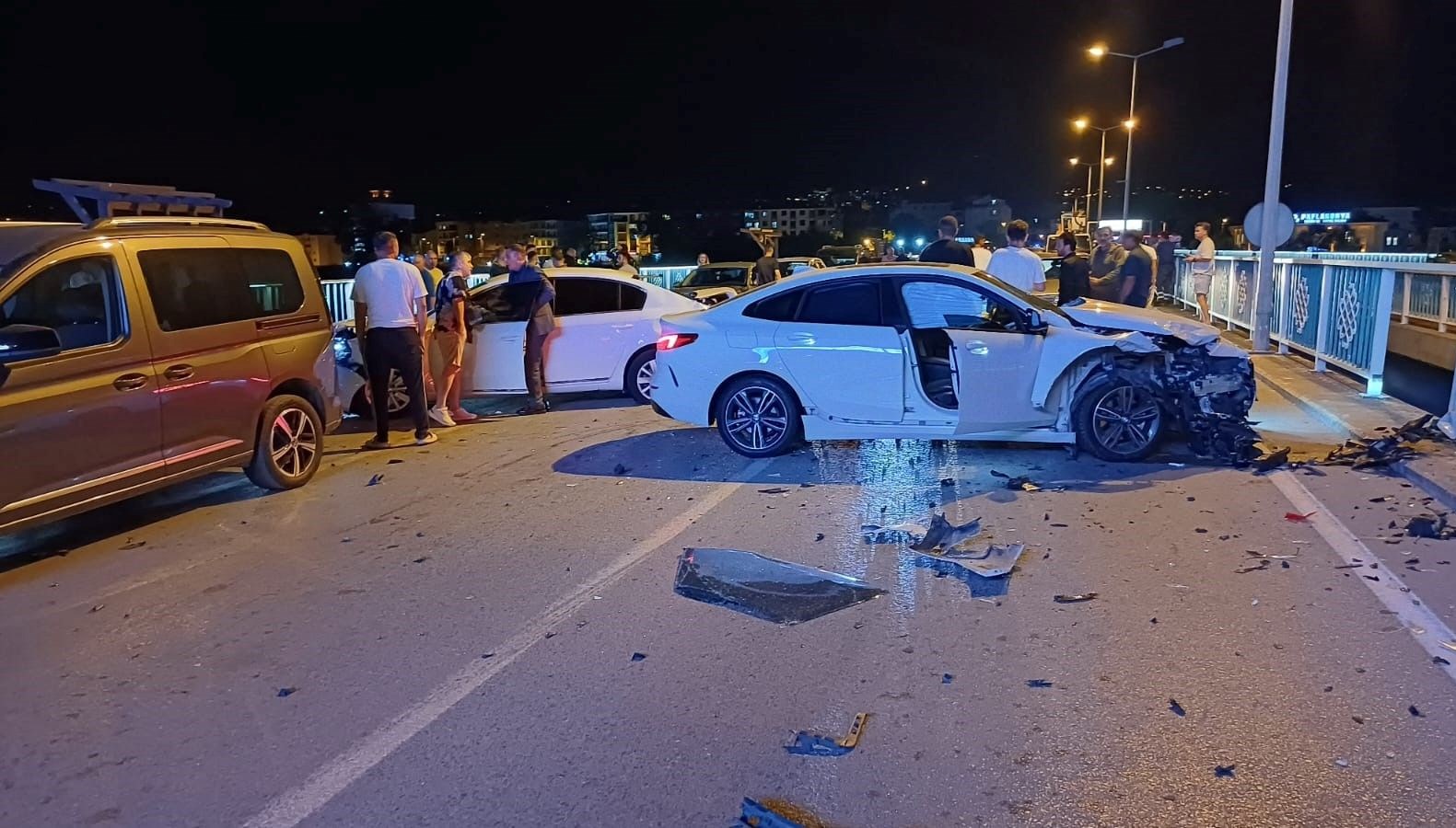 caycumada zincirleme kaza surucu olay yerinden kacti iJSjjD11