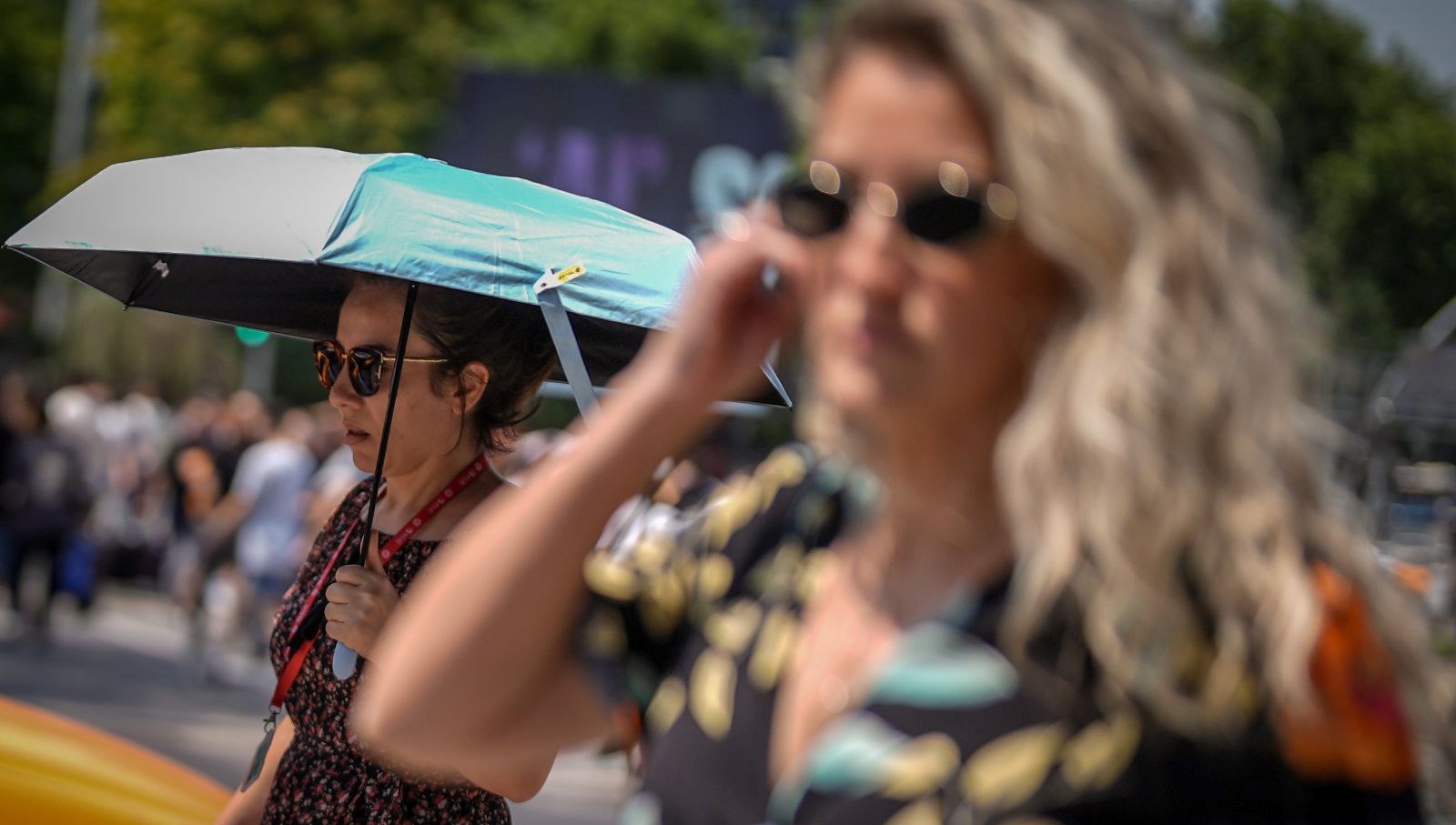 dikkat iki bolgeye uyari 1100 1600 arasi disari cikmayin uxiGlEJY