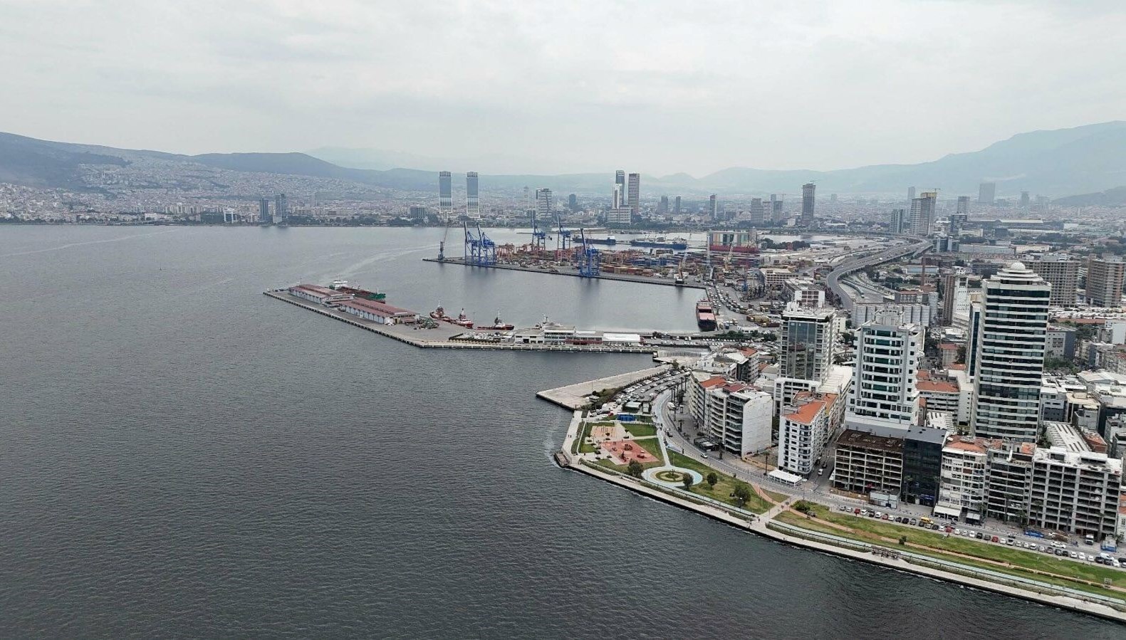 izmir korfezinde pis koku cilesi sahildeyuruyemiyoruz ywQVNJrn