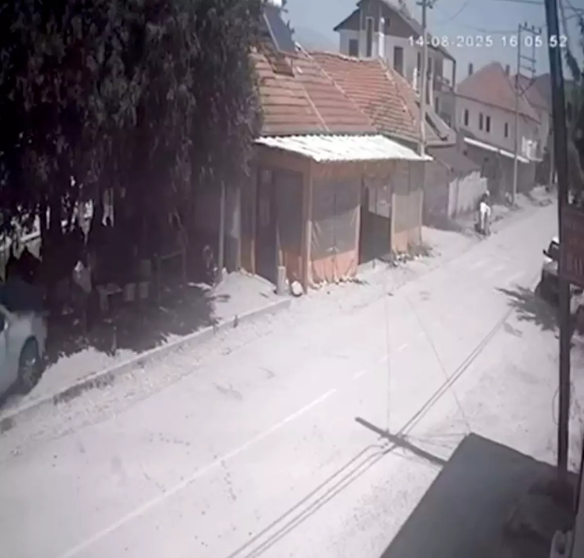 kahvehaneye otomobil girdi 1 olu 2 yarali 2TxlxWLz