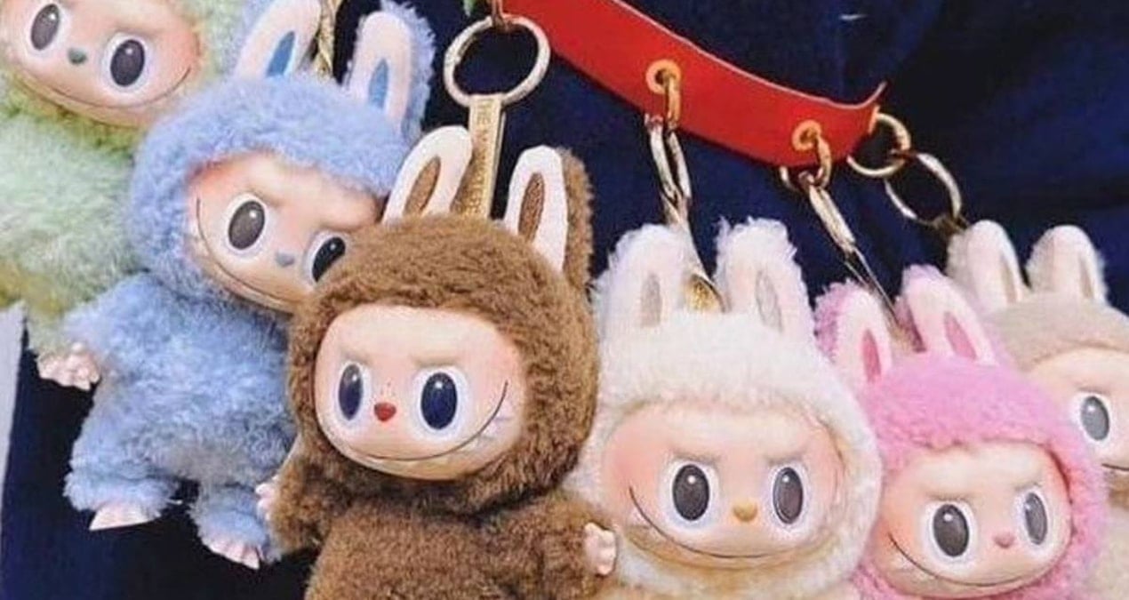 labubu oyuncagi tanri oldu onunde egilip ibadet etti BpJvYkDS