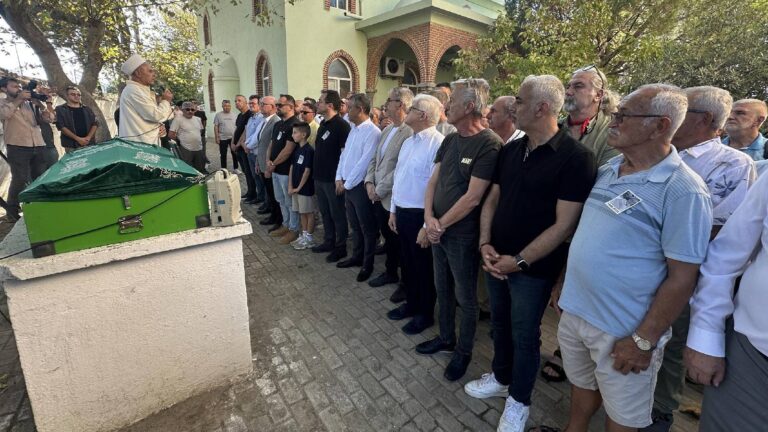 ozgur-ozel-balikesirde-cenaze-torenine-katildi-wqHjqyfy.jpg