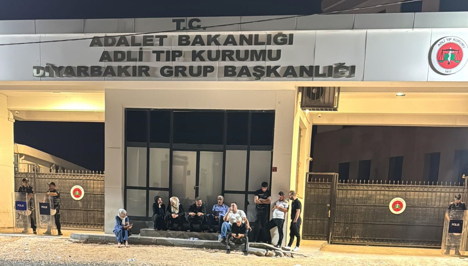 6 yasindaki cocuk yan yatan romorkun altinda can verdi QjUfNcg2