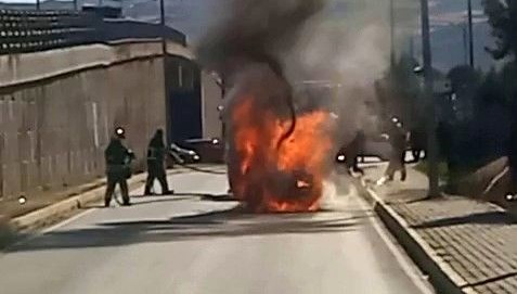 seyir halindeki arac alev alev yandi kp3AmYEI