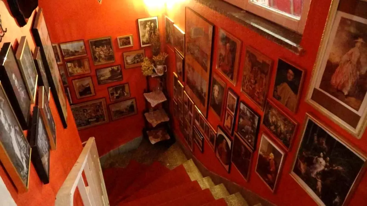 bursada nostaljinin ifadesi antikalarin yasadigi kafe b3q3DHMm.jpg