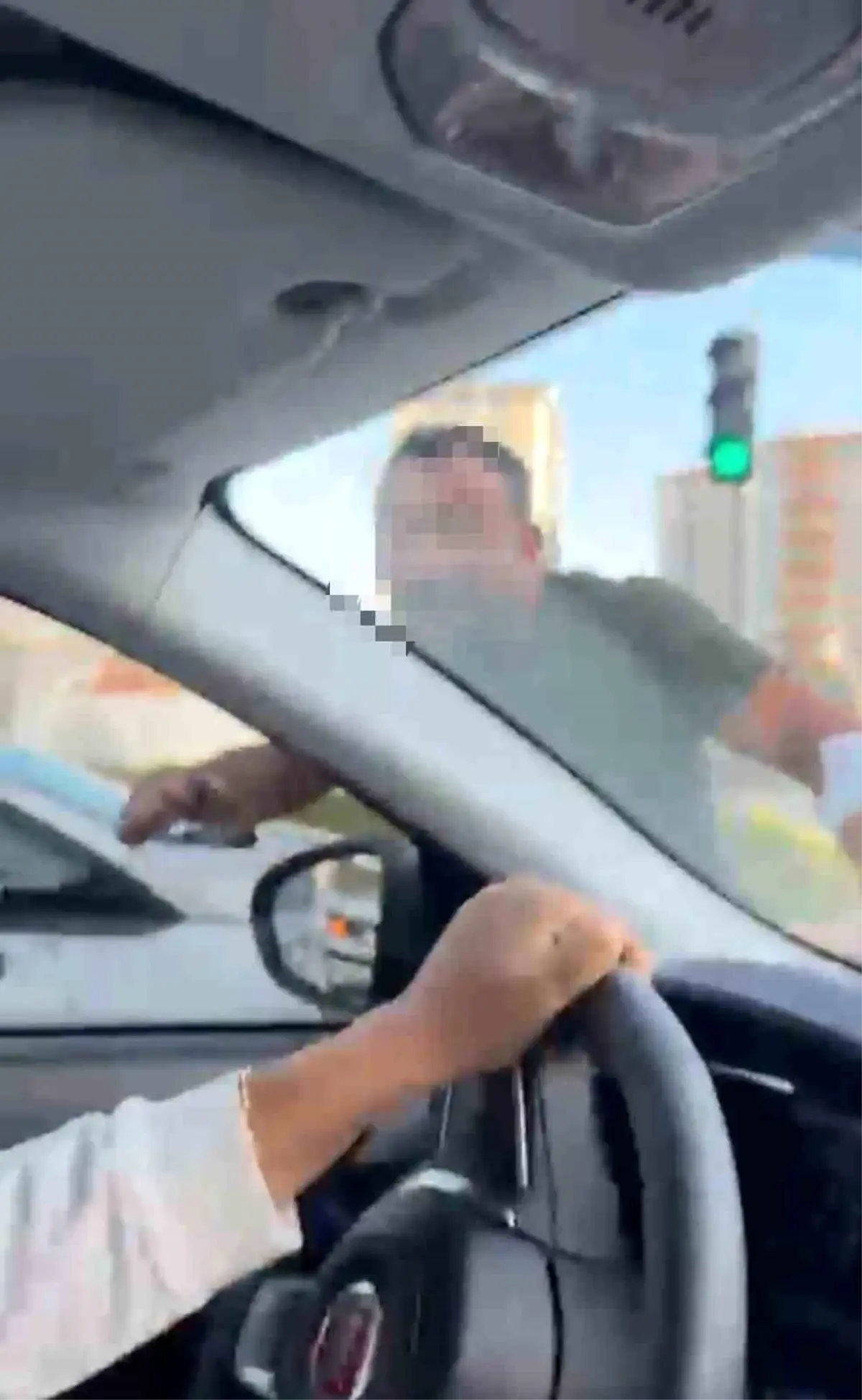 kayseride trafikte kadinlara saldiri 7CDgaEYd