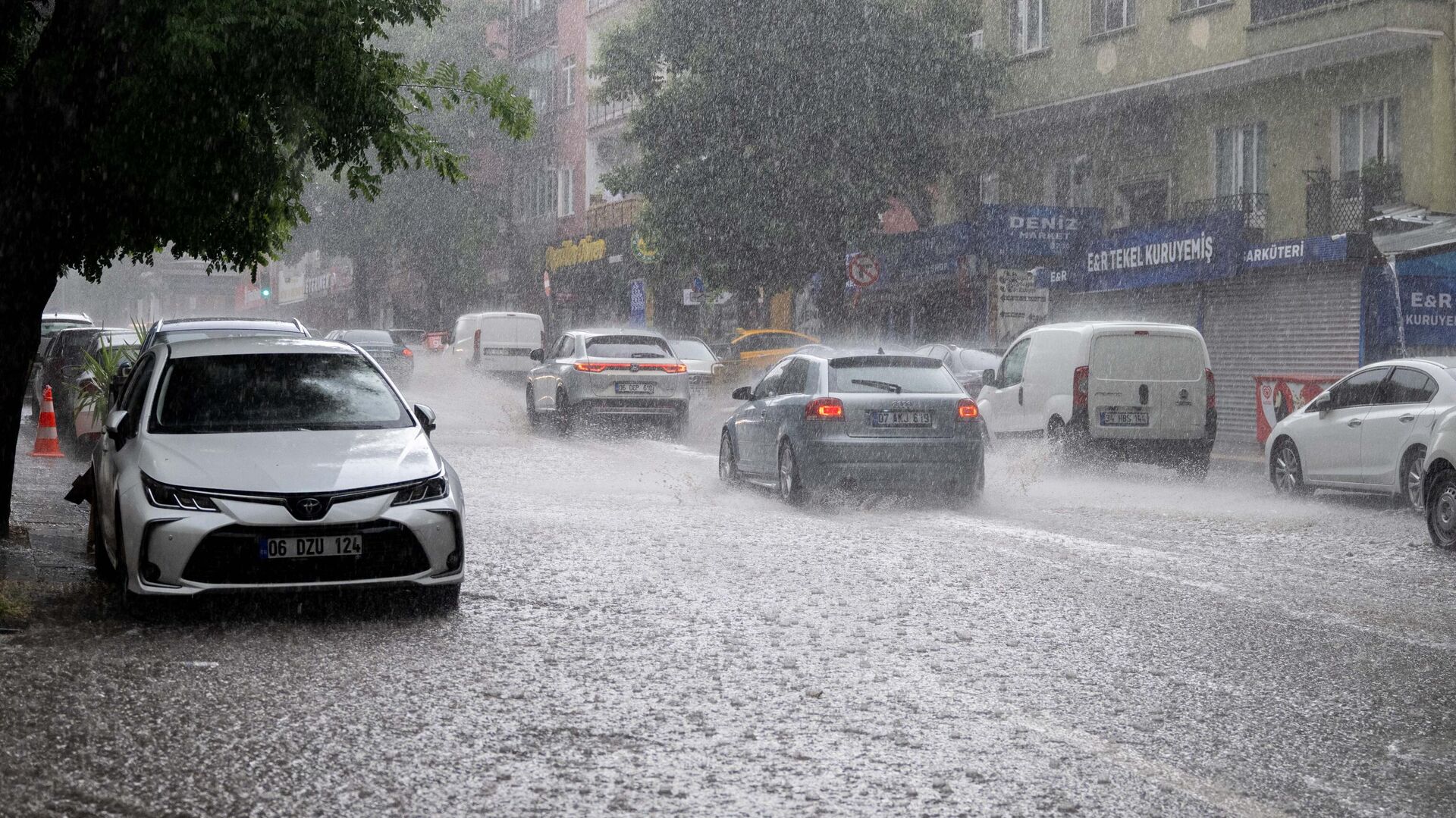 meteorolojiden istanbul icin sari kodlu yagis uyarisi karadeniz ve dogu anadoluda kar yagisi etkili olacak FXMXnyQY.jpg