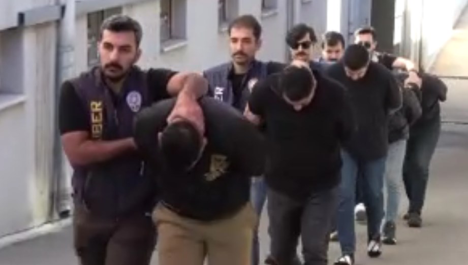 sazan sarmali yonetimiyle 1 milyon liralik vurgun fnPOWufV.jpg