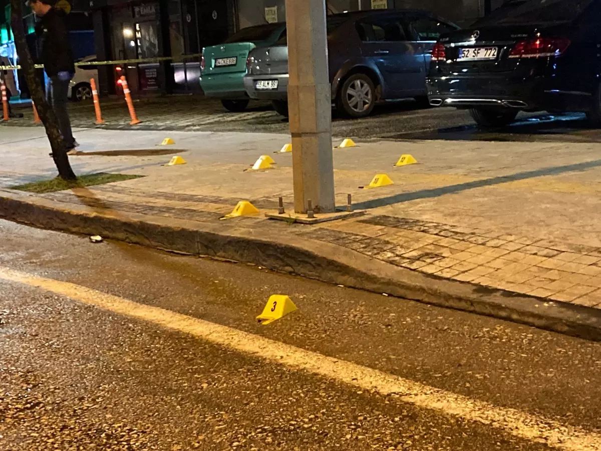 unyede oto galeriye silahli saldiri yDI8bYDN.jpg