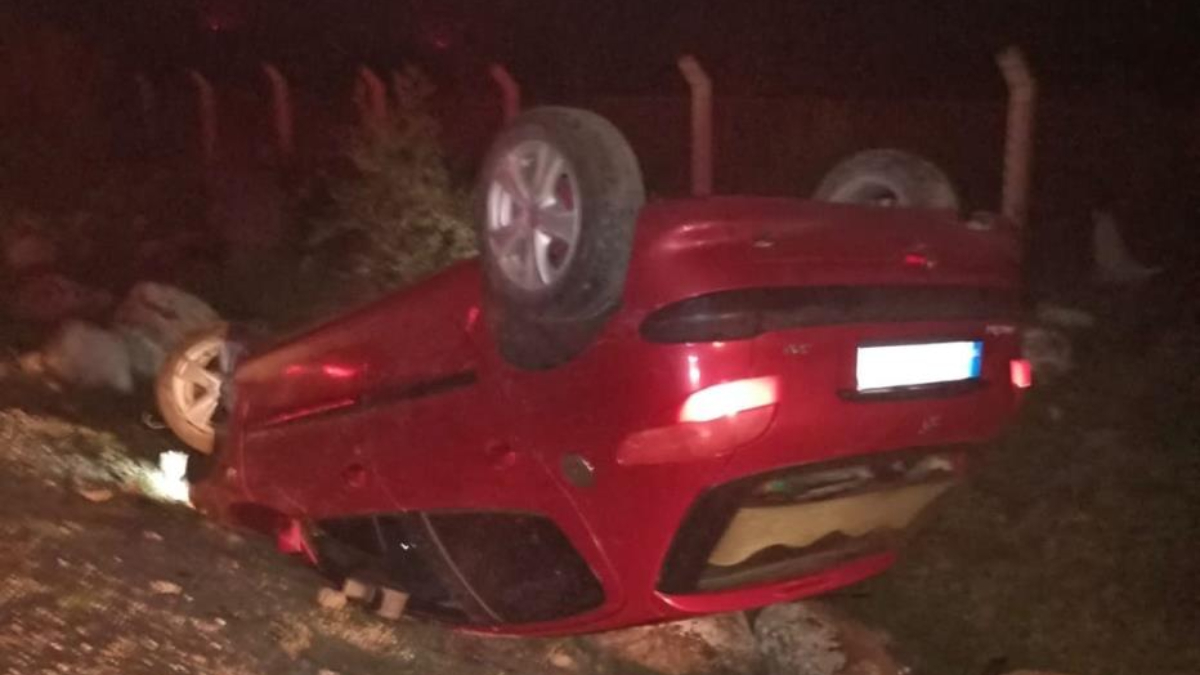 canakkalede takla atan otomobilin surucusu oldu qnUWQnjf.jpg