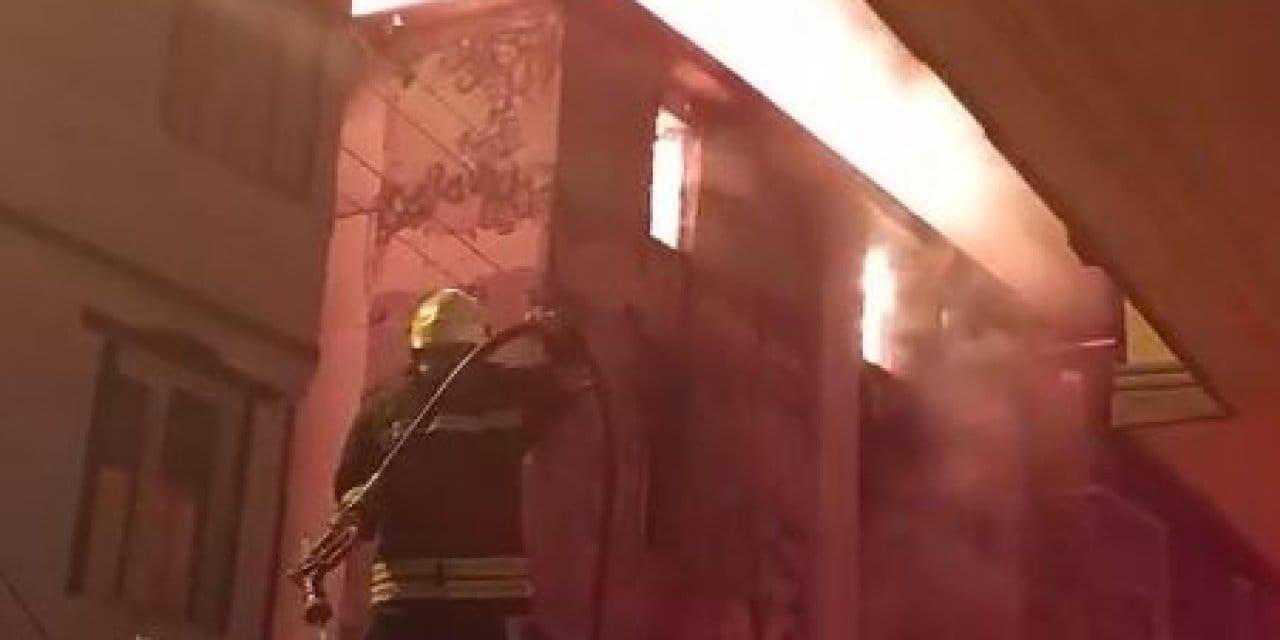 gaziantepte bina yangini kullanilamaz hale geldi zwJppJf9.jpg