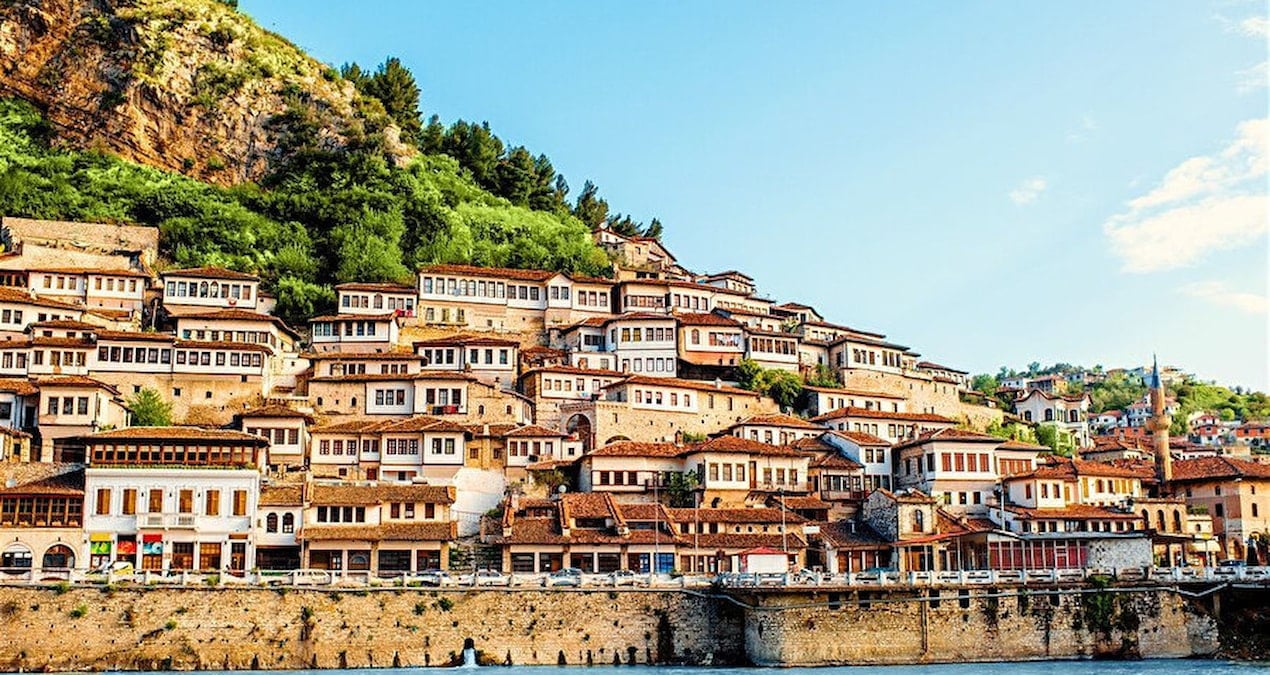 turk sirket arnavutluku karistirdi EOAmSEvP.jpg