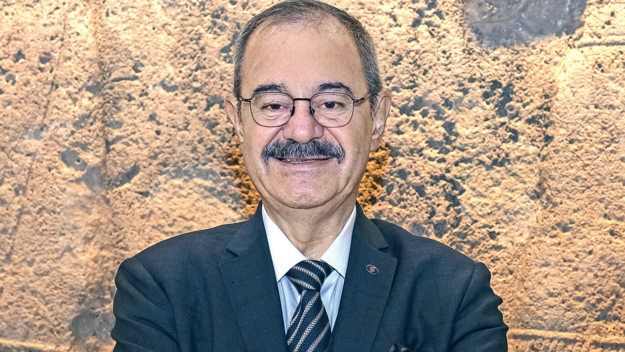 adil sani konukoğlu: geçmişine sahip çıkmayanın geleceği olmaz