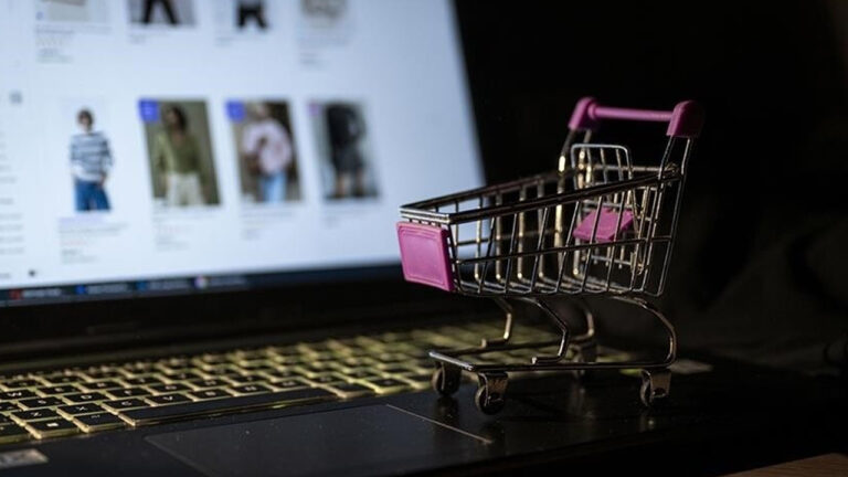 e-ticarette-islem-sayisi-zirve-yapti-artis-dudak-ucuklatti-wydF7nha