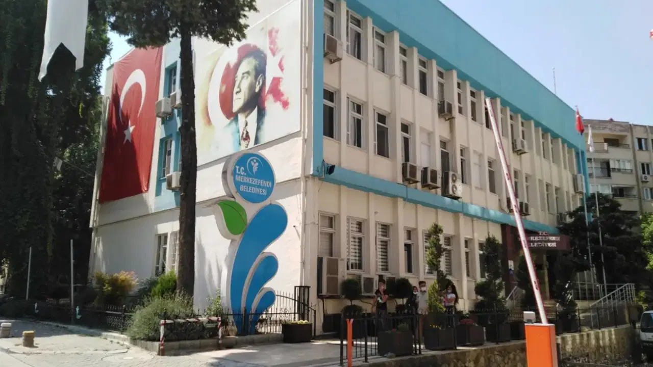 son-dakika-denizli-merkezefendi-belediyesine-operasyon-baskan-yardimcisi-dahil-13-kisi-gozaltina-alindi-QPNk7jeZ
