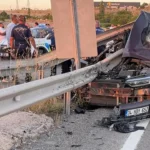 Dugun konvoyunda feci kaza bariyerlere carpti 1 olu 3 yarali fIlm1hjU